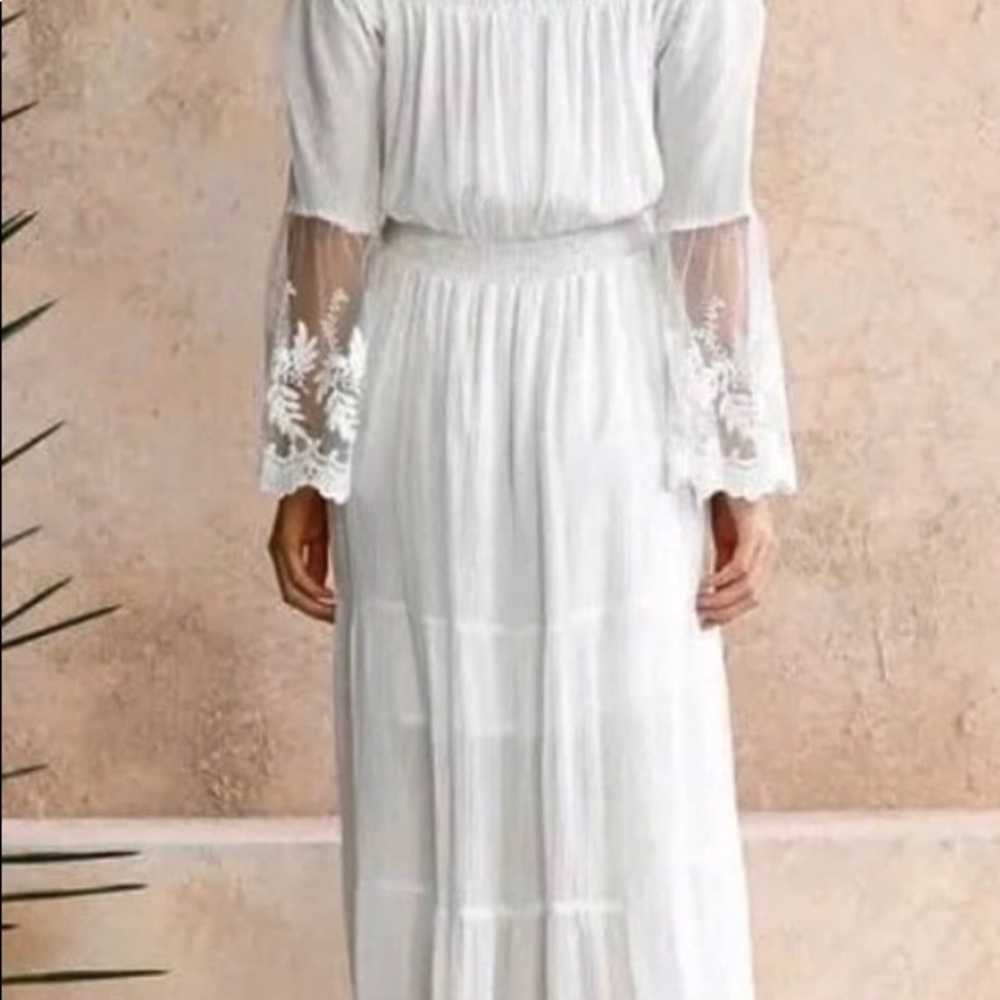 Romantic off-the-shoulder maxi dress - Picture 7 of 8